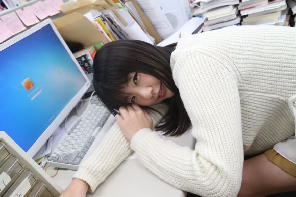 編集部でちょっぴりくつろぐ、つぼみちゃん。もう、毎日来てほしいっす!