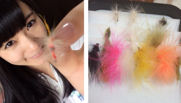  ペットのインコの羽根を使って作ったお手製のフライ。海釣りよりは、川や湖に行くことが多いとか