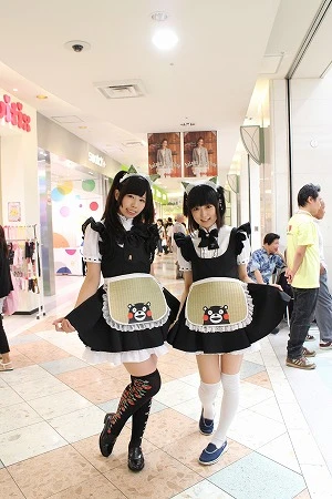 イベントを盛り上げた畳メイドのみうなちゃん(右)、まどかちゃん(左)が着けているのは、畳でできたくまモンのエプロン!