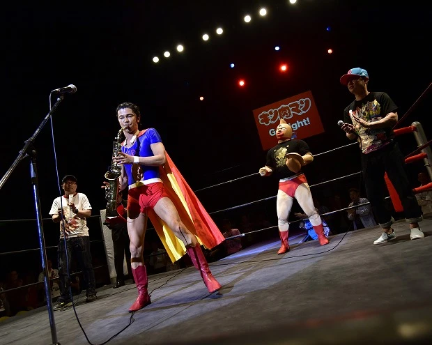  「キム肉マン」こと武田真治が素顔で生演奏！