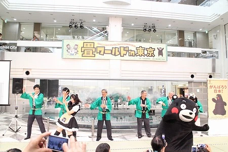 『畳ビズのうた』をみんなで熱唱!