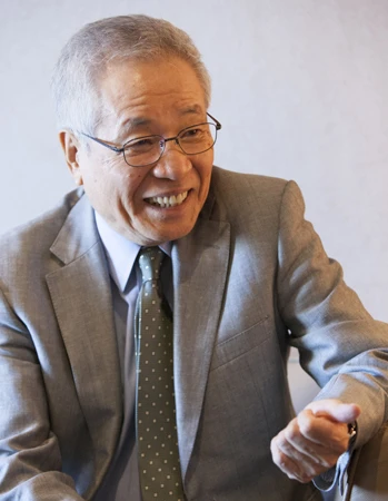 たかすぎ・りょう 1939年生まれ、東京都出身。石油化学業界紙の記者、編集長を経て、75年『虚構の城』で作家デビュー。以後、『小説 日本興業銀行』をはじめ、綿密な取材に裏打ちされた企業・経済小説を発表し続ける、ビジネス小説の巨匠。『金融腐蝕列島』シリーズ、『小説ザ・外資』『乱気流 小説・巨大経済新聞』など著書多数。和田氏を描いた『東京にオリンピックを呼んだ男』は光文社刊、講談社文庫版(『祖国へ、熱き心を』)もあり