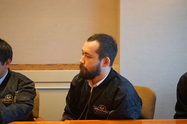 勝利宣言どころか参戦表明、いや発言すらできない“ヒゲの置物”ことオブチ。