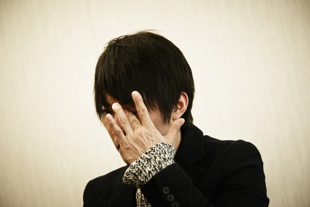 本作のテーマであるおばあさんへの想いが溢(あふ)れ、インタビュー中に涙する姿も