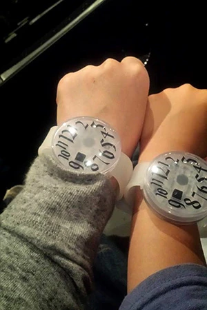  ライブ会場で配られる、スターライトリング。ライブ中にペンライトのように青や赤などに光る。「このライトが会場全体に星のように煌めいて素敵なの」とタカエさん