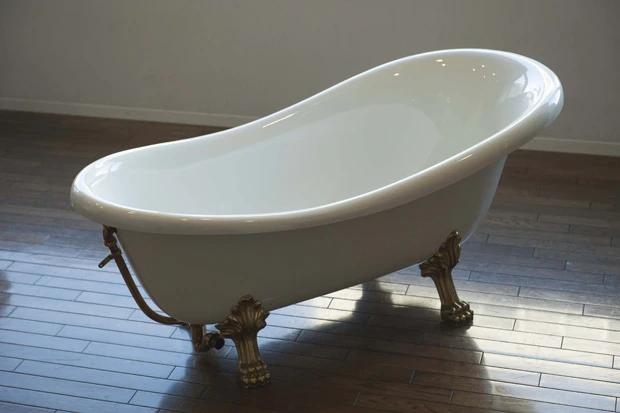 家庭用のバスタブより西洋風のバスタブのほうが雰囲気アップ。可能なら黄金風呂のほうがよりラグジュアリー感を演出できます