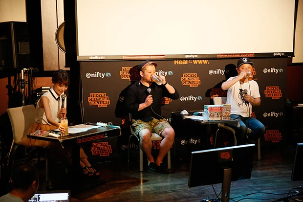 夏風邪で体調を崩し「今日は飲まない」と決めいていた嶋田先生だが、ケンコバ氏とお客さんのボルテージに圧倒され、結局ビールで乾杯！