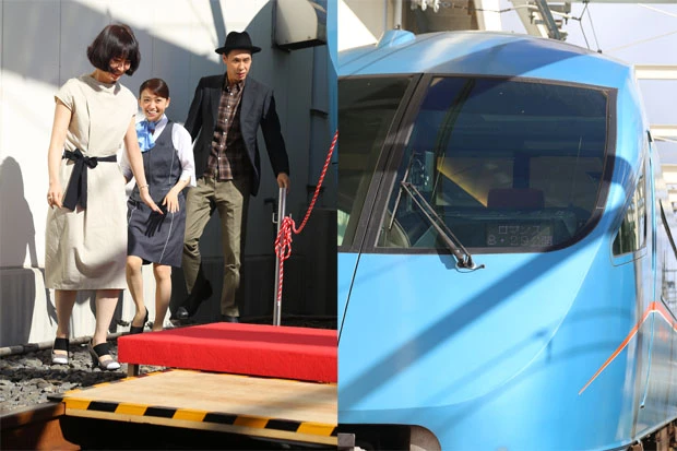 砂利が敷かれ、歩きにくい線路を歩き登壇する出演者たち。これも鉄オタにはたまらないはず…。また、普段は行き先などを表示する車両の電子掲示板もこの日は「ロマンス 8・29公開」と映画バージョンに