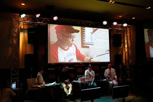 中井先生が筆を入れる瞬間やアシスタントさんが”肉”愛を語るシーンが流れ、会場は感動の渦（うず）に