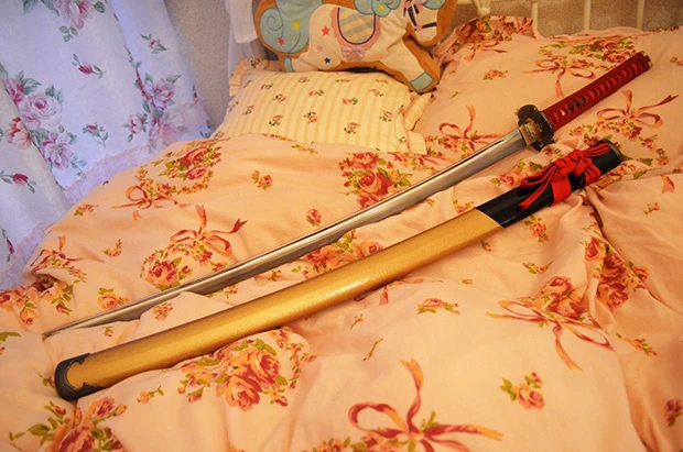 へし切長谷部の刀身を見ながら、B美さんはため息交じりに「なんてキレイなの…」と惚れ惚れする日々とか