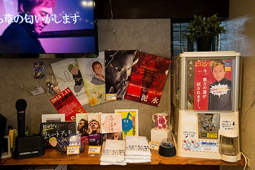 ヒロシグッズ販売コーナー。ガチャガチャもあるよ。