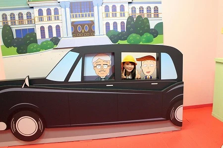 登場人物の衣装をレンタルすれば、『ちびまる子ちゃん』ワールドでこんな記念写真も撮れる！