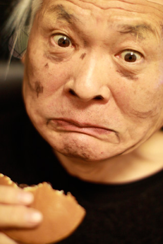 93歳での大往生した水木しげる先生。親交が深かかった伸坊さんだけに、まるで乗り移っ たかのような本人ぶり