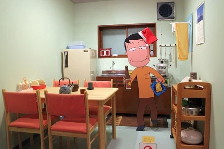 館内では『ちびまる子ちゃん』の世界がリアルに広がる。日本のお茶の間の空気感を体験できるのも人気の秘密？？