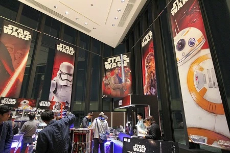  １階と５階にあるオフィシャルショップ『THE SKYTREE SHOP』ではオリジナルの限定アイテムなど販売中（～12月１日まで）