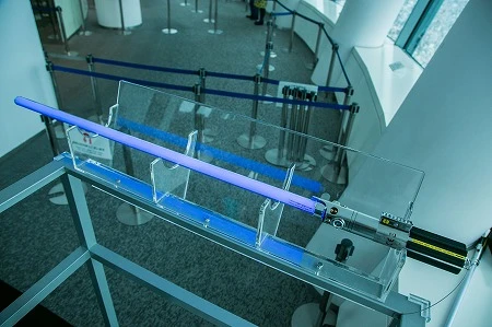  体験するライトセーバーは時期により異なり、全３種が用意されている