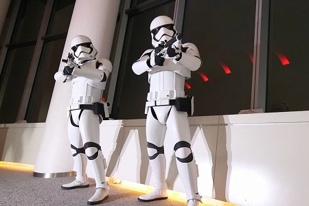 イベント初日にはストームトルーパーが駆けつけファンと記念撮影！