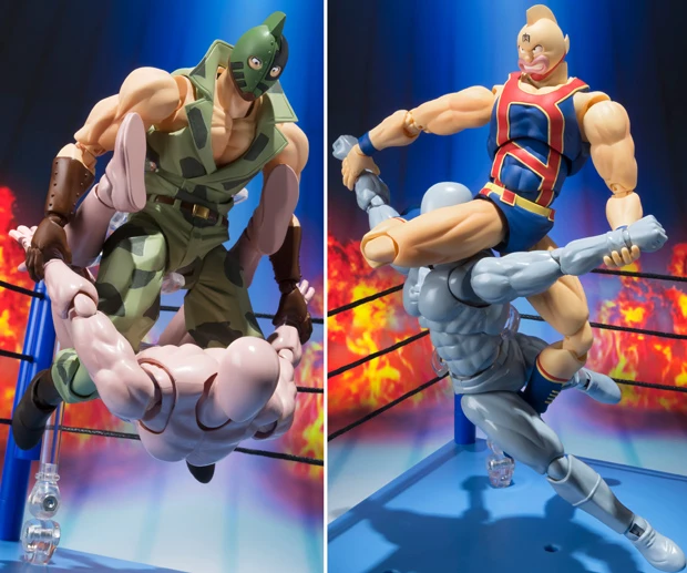 【画像左】『キン肉マンソルジャー』。ナパーム・ストレッチ、アタル版マッスル・スパークなどのフェイバリットも完璧再現。原作にはない、夢の兄弟タッグもイケますよ!【画像右】『キン肉マン(王位争奪編Ver.)』。画像のマッスル・スパークだけでなく、ウォーズマンを相手にパロ・スペシャルを決められたり、劇中の名シーンを簡単に再現できる