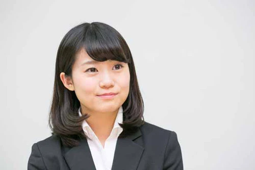 志望業界に悩むともえだが、活動を通して世の中の広さを感じているという