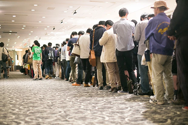 今回もたくさんの参加者がつめかけ、会場には入場待ちの長蛇の列ができていた。