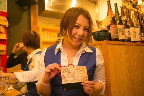 メンバー全員のサイン入り絵馬をお店に寄贈!!