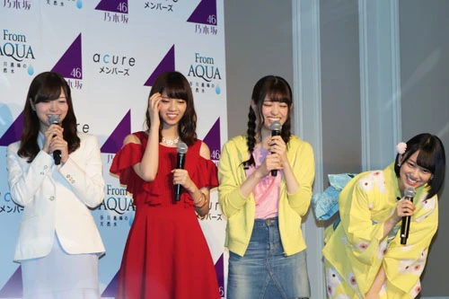 自身の映像を見て、もどかしそうにする堀