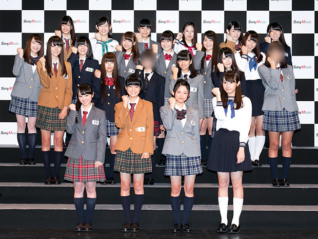 結成時の欅坂46。現在は20名のメンバーと12名のけやき坂46(通称・ひらがなけやき)メンバーで活動中