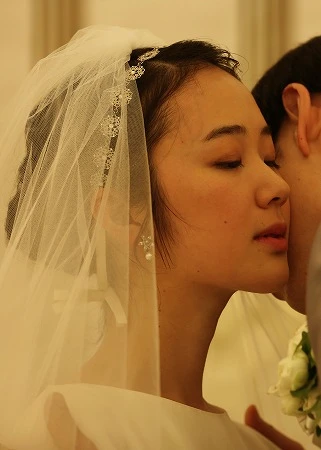 岩井俊二監督待望の実写長編で反響を呼ぶ『リップヴァンウィンクルの花嫁』(3月26日公開)。主演の黒木華ほか、Cocco、綾野剛らの魅力が“岩井ワールド”で存分に引き出される