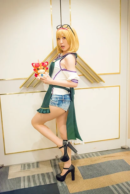 コスプレイヤー名：－ｕｓａｇｉ－コスチュームの作品名：グラン●ルファンタジーキャラクター名：ジータ（キャシーver）Ｔｗｉｔｔｅｒアカウント：@usagicos