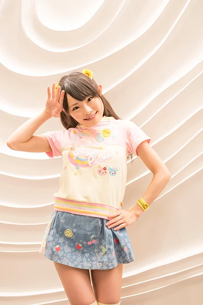 コスプレイヤー名：初芽里奈コスチュームの作品名：大人なのに女児服着てるー！！キャラクター名：大人なのに女児服着てるー！！Ｔｗｉｔｔｅｒアカウント：@rina_hatsume