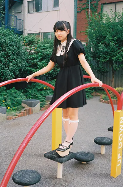 ジュニアアイドル黒宮れいスジ 画像・写真｜１３歳でミスｉＤに“スク水にギター”で乗り込んだ黒宮れい「最近やっと、ひとりでトイレに行けるように…」｜週プレNEWS