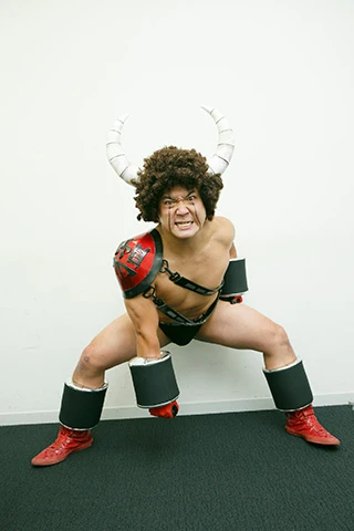  謎の芸人・マリリンジョイ。バッファローマンのネタで活躍してきたという