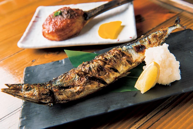 仙台味噌のへら焼きごはん 302円、気仙沼産秋刀魚いろり焼 1058円