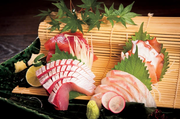 朝〆刺し盛り4種 1980円(税別)