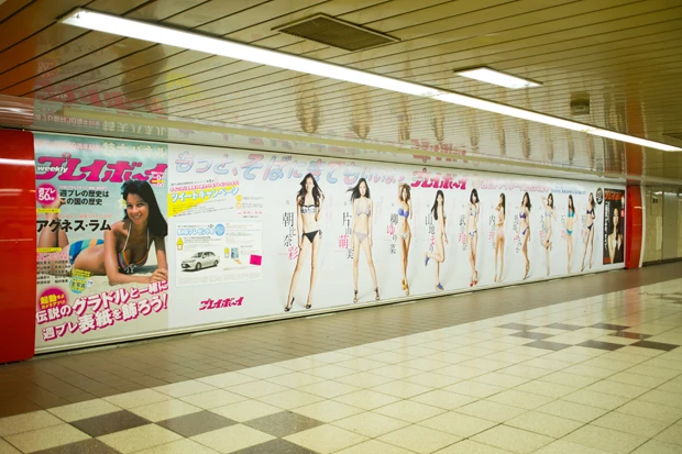 「駅張り週プレ展」(上)と「週プレ アイドルステーション」(下)どちらもお見逃しなく!