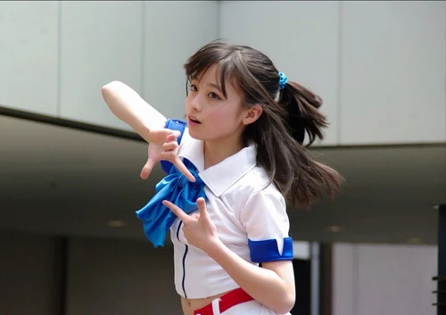 橋本環奈初グラビア&インタビュー】週刊プレイボーイ2013年 no.51
