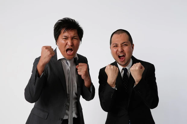 2010年決勝進出。ゆったりしたテンポの漫才は健在。一発の破壊力はバツグンだ (C)M-1グランプリ事務局