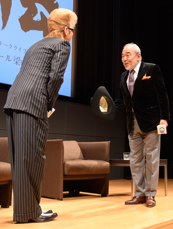 初対面ながらもすぐに意気投合。ふたりの熱い“水滸伝トーク”で会場を沸かせた!