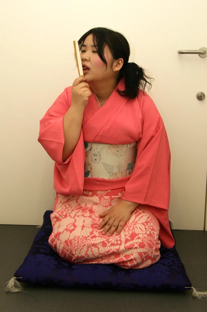  ４、「みたらし団子がありまして。この蜜が（ズルズル）。裏スジもちゃんと（ズルズル）」