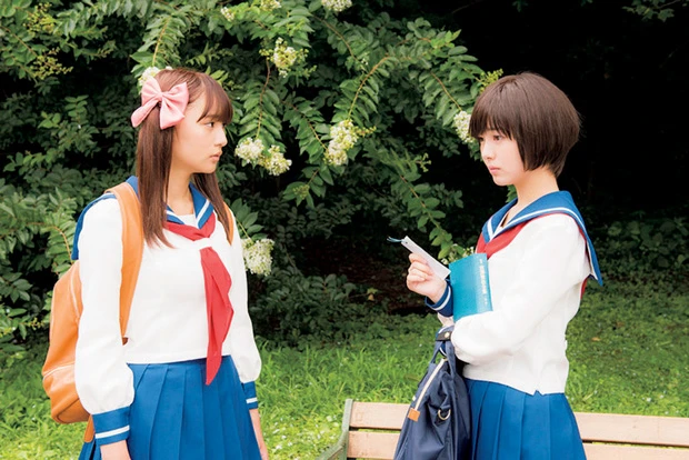 浜辺美波(右)、浅川梨奈(左、SUPER☆GiRLS) (c)小林 立/SQUARE ENIX・「咲」プロジェクト (c)Ritz Kobayashi/SQUARE ENIX