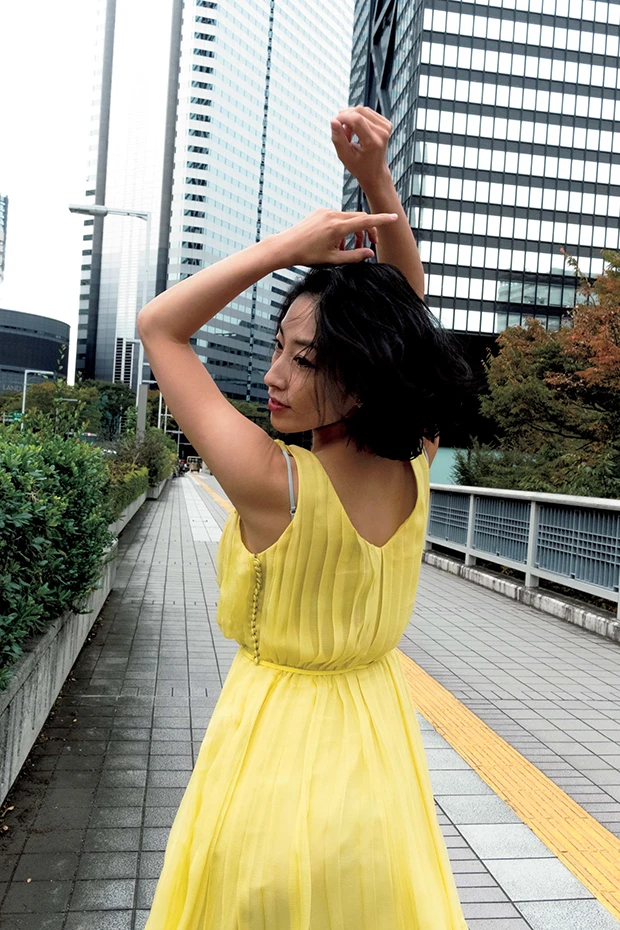 出産 シングルマザーを明かし世間を驚かせた女優 佐藤寛子が奄美在住で撮り下ろした 堂々と出せる 写真集 エンタメ ニュース 週プレnews 週刊プレイボーイのニュースサイト