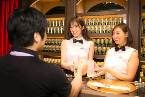 佐山も葉加瀬もお酒好き! 初体験のアイドルと乾杯!