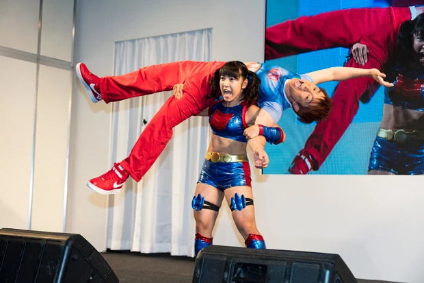 才木さんがタワーブリッジを実際に濱口さんにかけるという荒業サプライズも!