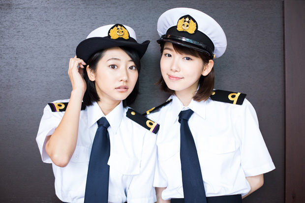 話題のドラマ『マジで航海してます。』でW主演となった武田玲奈(左)と飯豊まりえ(右)
