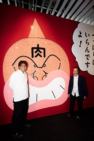 キンケシ3万体の前でおふたりの写真を!