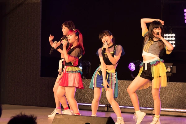  奥津マリリちゃん率いるフィロソフィーのダンスのパフォーマンス