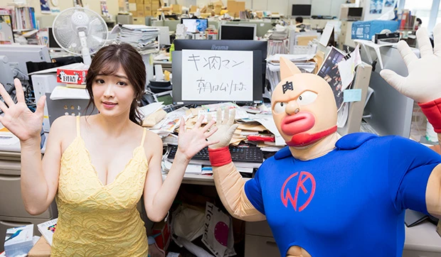 『キン肉マン』担当編集も「キン肉マン 朝はムリだよ」の伝言。編集者は深夜仕事も多いらしいが…そして、担当のデスク、汚なっ!