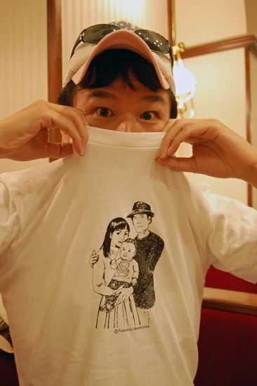 『おっぱいがほしい!』には映画評論家・町山智浩さんによるイラストが多数掲載されている。樋口さんが着ているTシャツのイラストは、本の最後に描かれた樋口家の肖像