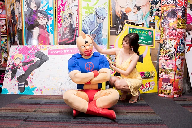 マーイくんに頭を撫でられ、「これはこれでアリかも」と思い始めているキン肉マン