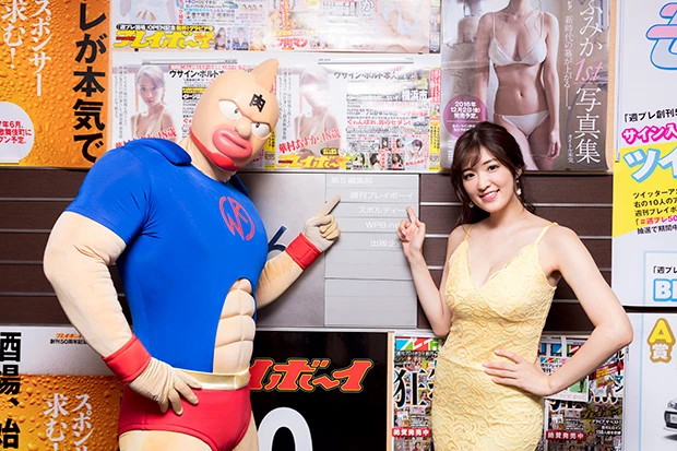 女のコのポスターがたくさんある週刊プレイボーイ編集部に大興奮!